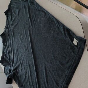 Vuori V neck T shirt